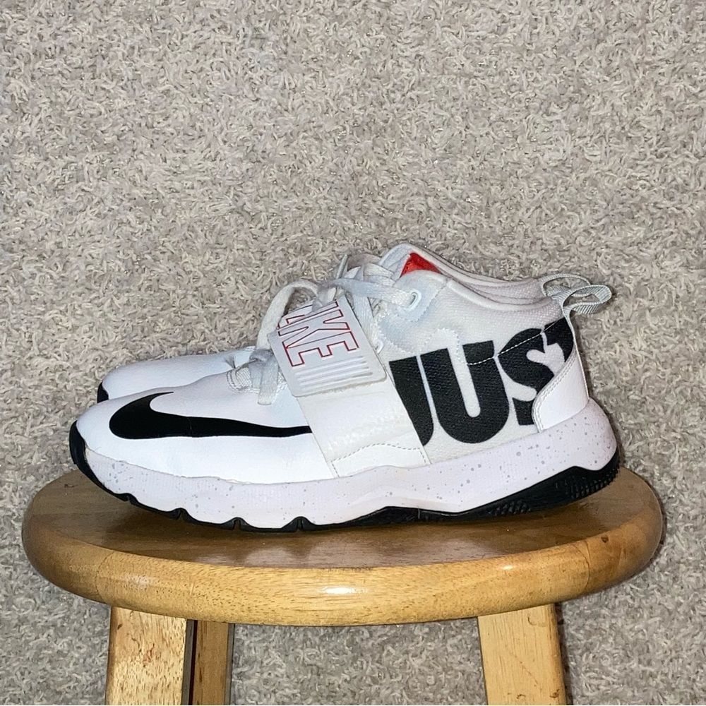 Nike Kids Team Hustle D 8 JDI Fits Women 7